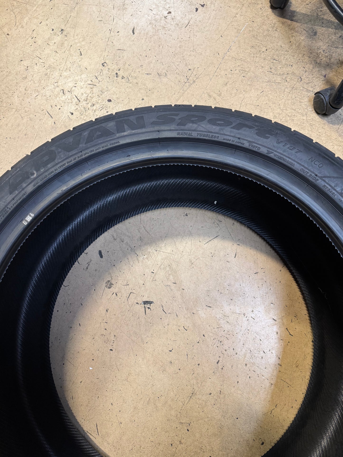 YOKOHAMA ADVAN SPORT V107 NC0 BSW P 285 40 22 110Y XL UHP TIRE 110193404