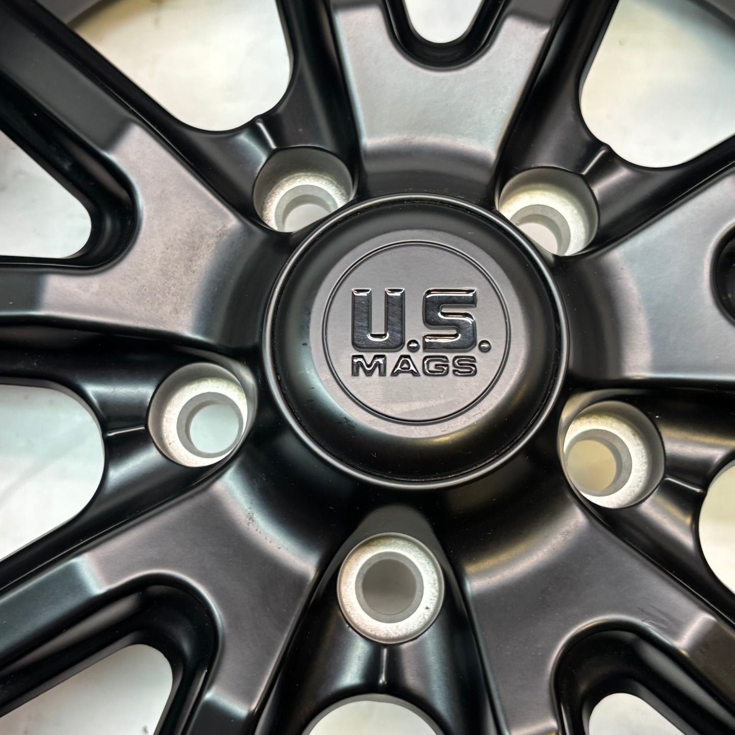 US MAGS U123 RAMBLER GLOSS BLACK MATTE BLACK 18X8 5X120.65 ET 1 1002-46BLD