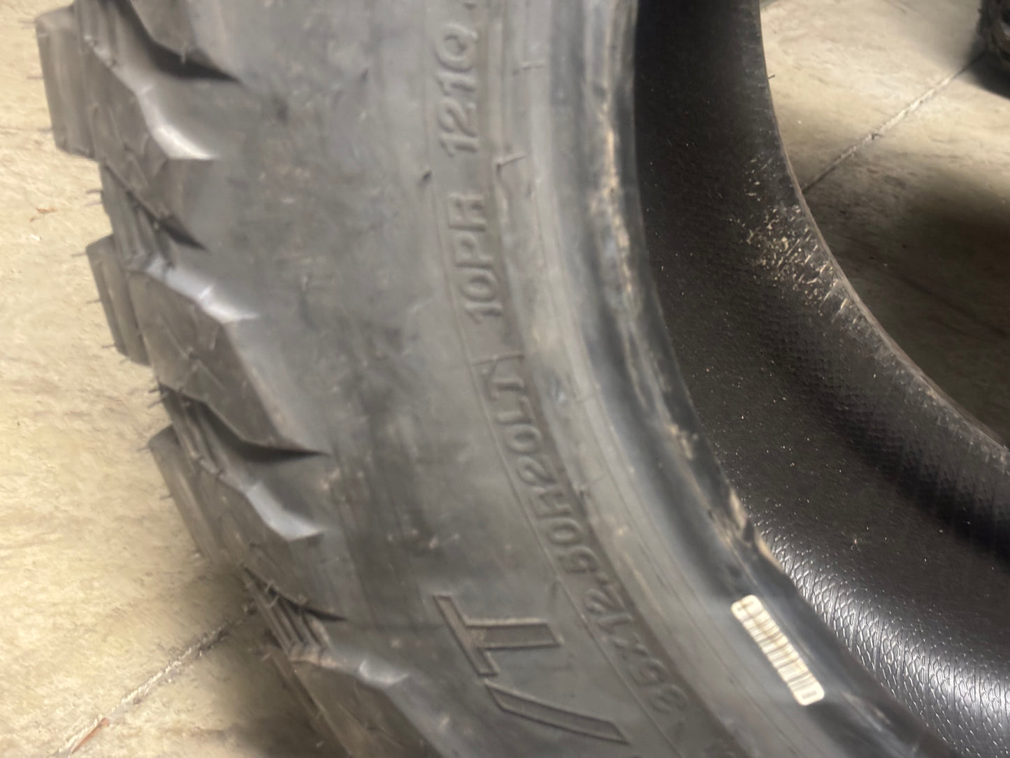LANDSPIDER WILDTRAXX M/T  BSW LT  35 12.5 20 121Q LRE 10 PLY MUD TERRAIN TIRE EMT018