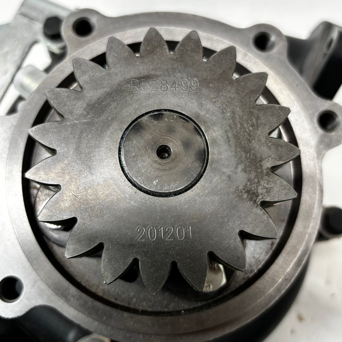 GENUINE JOHN DEERE WATER PUMP TRACTOR DOZER LOADER COMBINE DZ115195 R586756