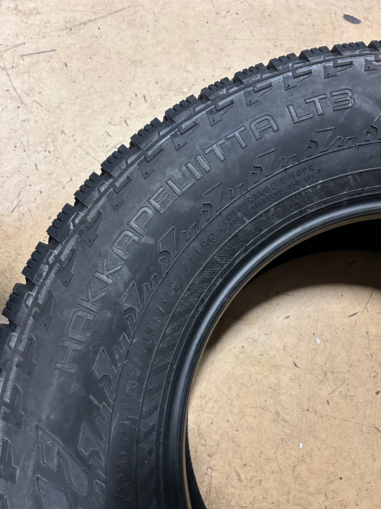 NOKIAN HAKKAPELIITTA LT3 STUDDED LT 265 70 17 121/118Q 10PLY WINTER TIRE TS32400