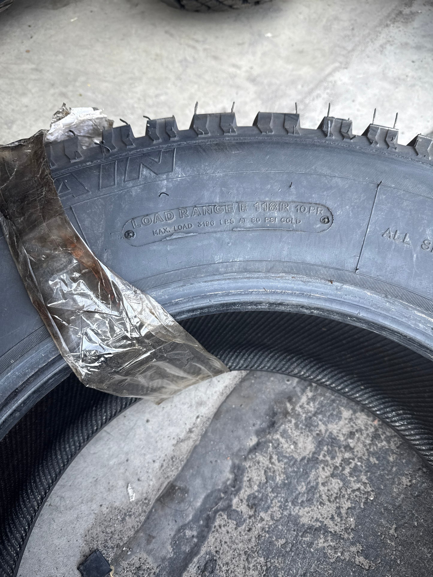 NOS TREADWRIGHT ALL TERRAIN WARDEN LT 285 70 17 118R LRE 10PLY TIRE