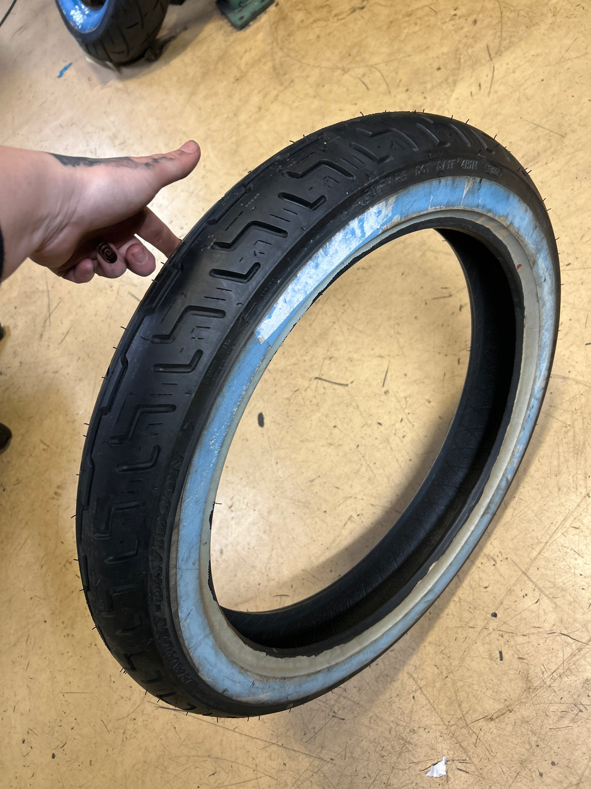 NOS DUNLOP D401F WWW 100 90 19 57H FRONT TIRE 45064215