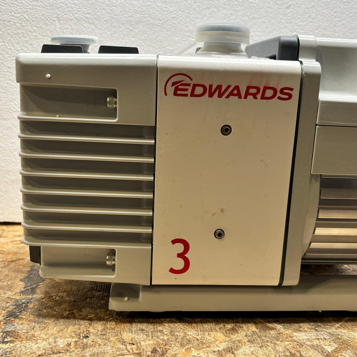 EDWARDS RV3 ROTARY VANE VACUUM PUMP 220-240V 50/60HZ (NEEDS REPAIR)