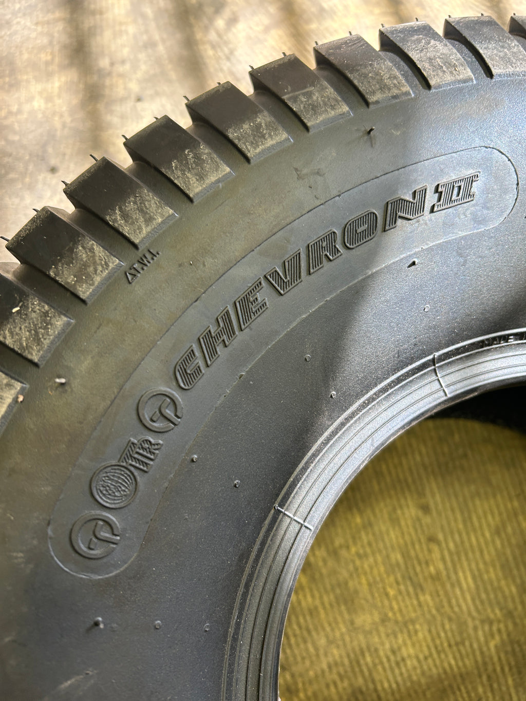 OTR CHEVRON II BSW 20 8 8 4PLY LAWN T101042080010