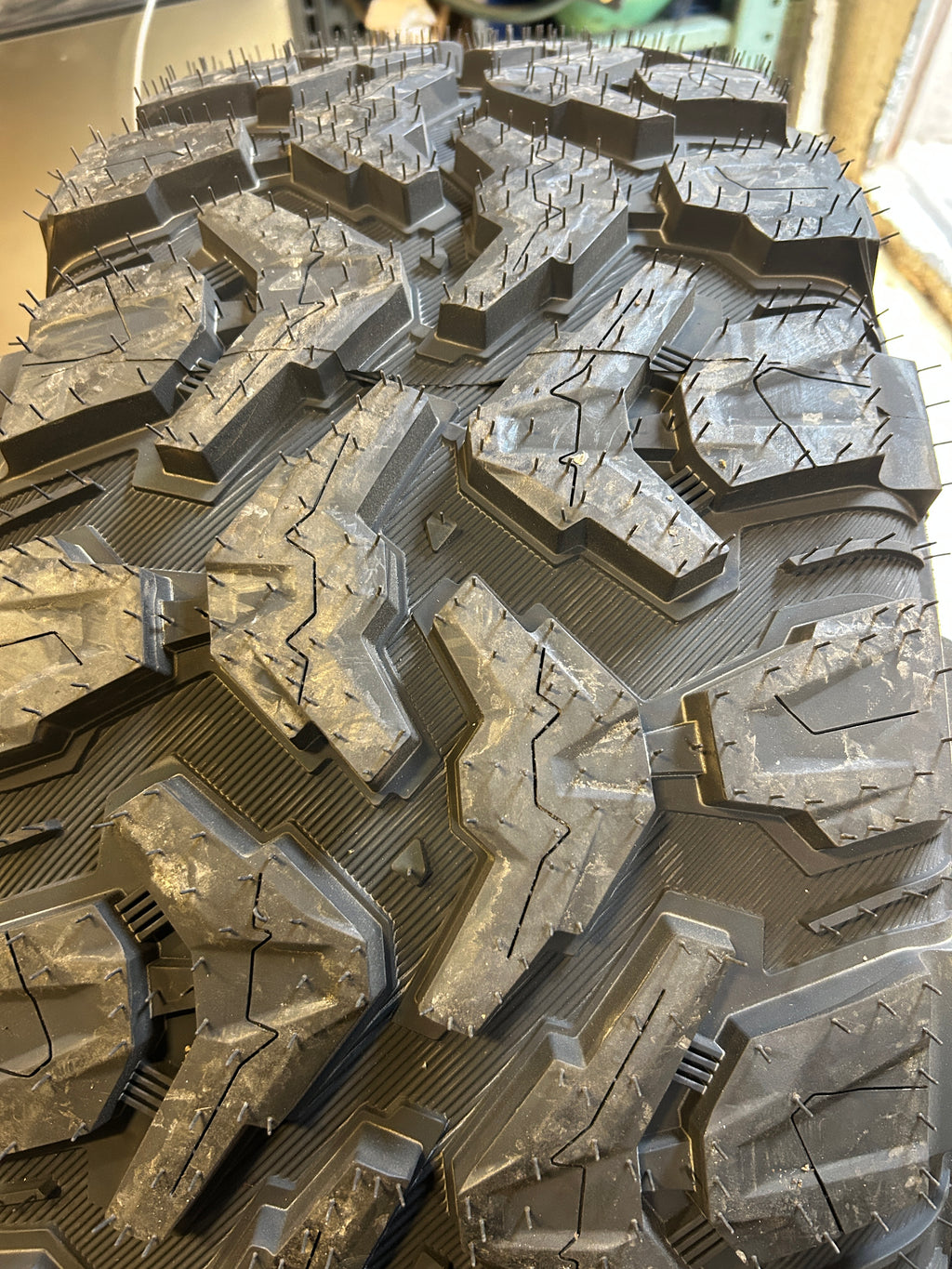 RADAR RENEGADE-X BSW LT 295 70 17 128/125Q 10PLY MUD TIRE RACSTH0090
