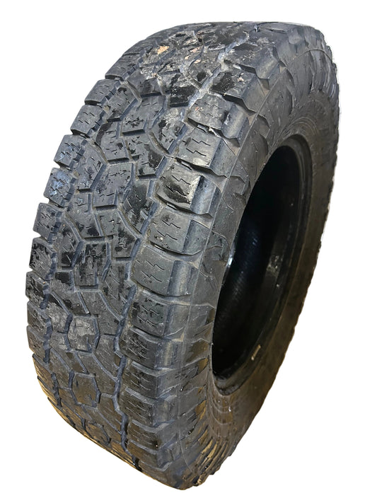 USED 8.5/32” TOYO OPEN COUNTRY A/T III BSW LT 245 75 17 121/118S 10PLY TIRE 355640