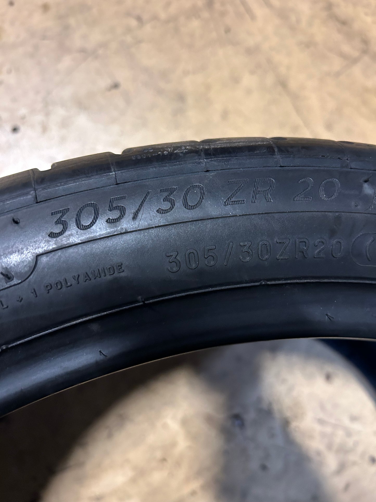 USED 7/32" MICHELIN PILOT SPORT ALL SEASON 4 ZP BSW P 305 30 20 99Y TIRE 90383