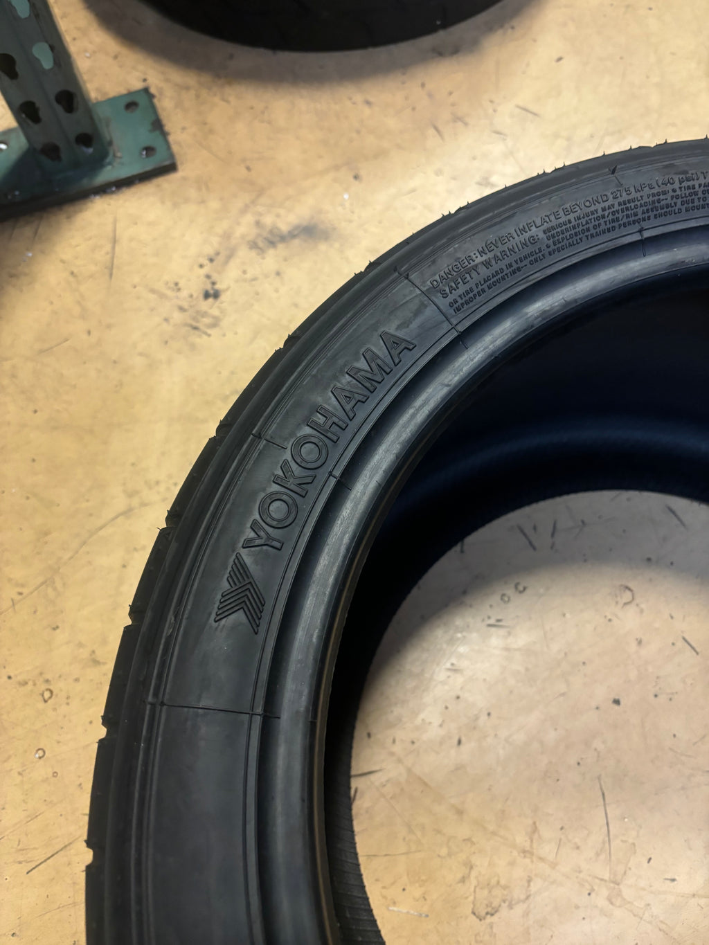 YOKOHAMA ADVAN A052 P 315 30 18 98Y PERFORMANCE TRACK TIRE 110115219