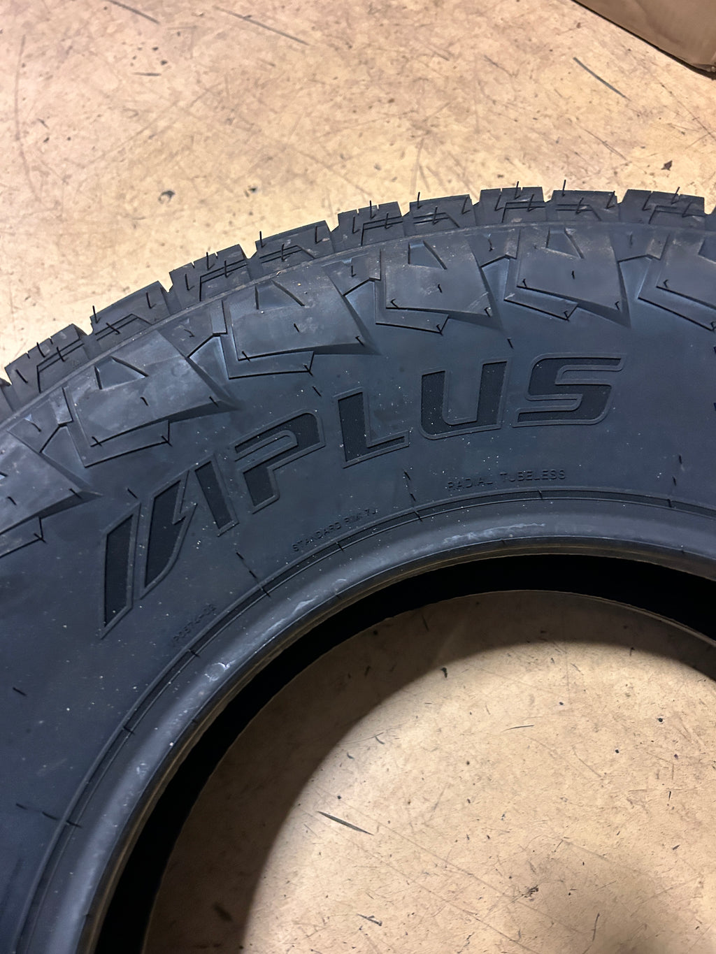 APLUS SHREDDER AT BSW P 245 75 16 111T ALL TERRAIN TIRE 20001503