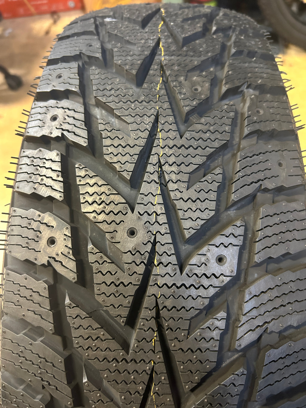 2 NOS NEXEN WINGUARD WINSPIKE WS62 BSW P 215 65 17 103T WINTER TIRE 17438NXK