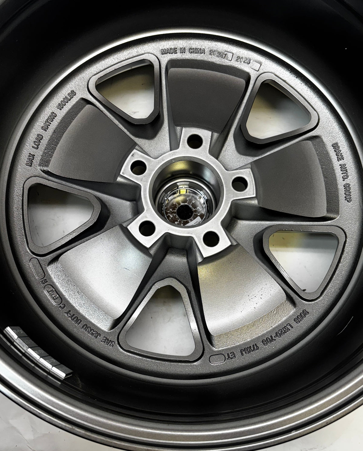 LEGENDARY WHEEL CO. STYLED ALLOY WHEEL 17"X8" CHARCOAL/MACHINED 5X114.3 ET7.4