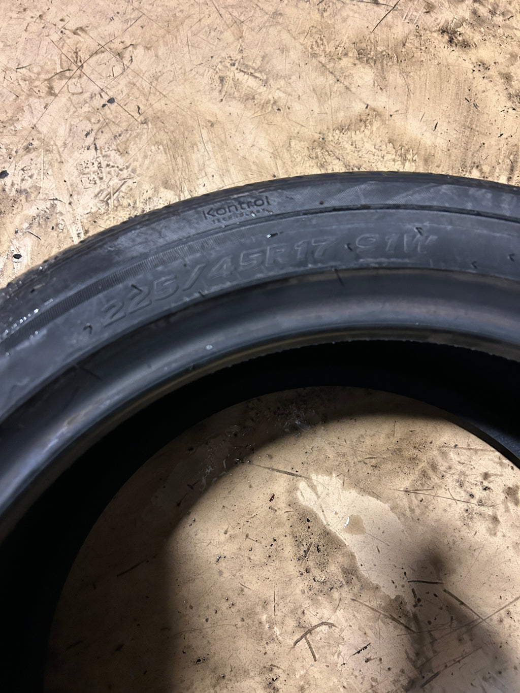 NOS HANKOOK KINERGY GT BSW P 225 45 17 91W ALL SEASON TIRE 1024034