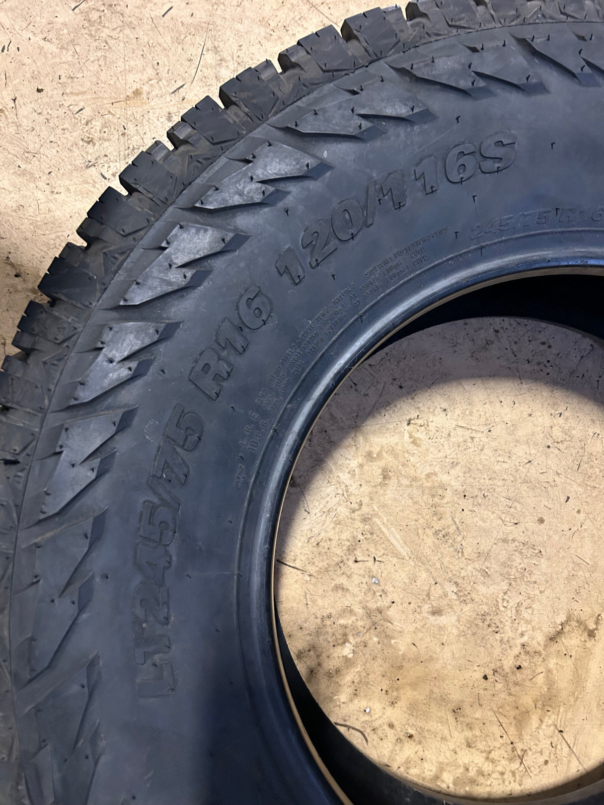KUMHO ROAD VENTURE AT52 LT 245 75 16 120/116S 10PLY ALL TERRAIN TIRE 2283793