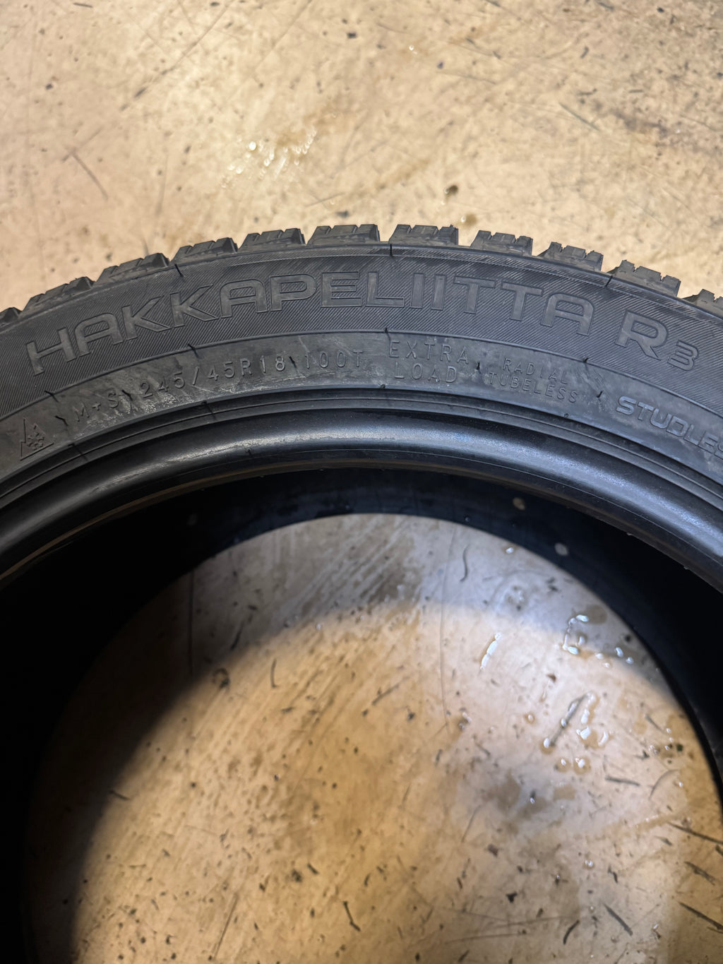 NOS NOKIAN HAKKAPELIITTA R3 BSW P 245 45 18 100T XL WINTER TIRE T430630