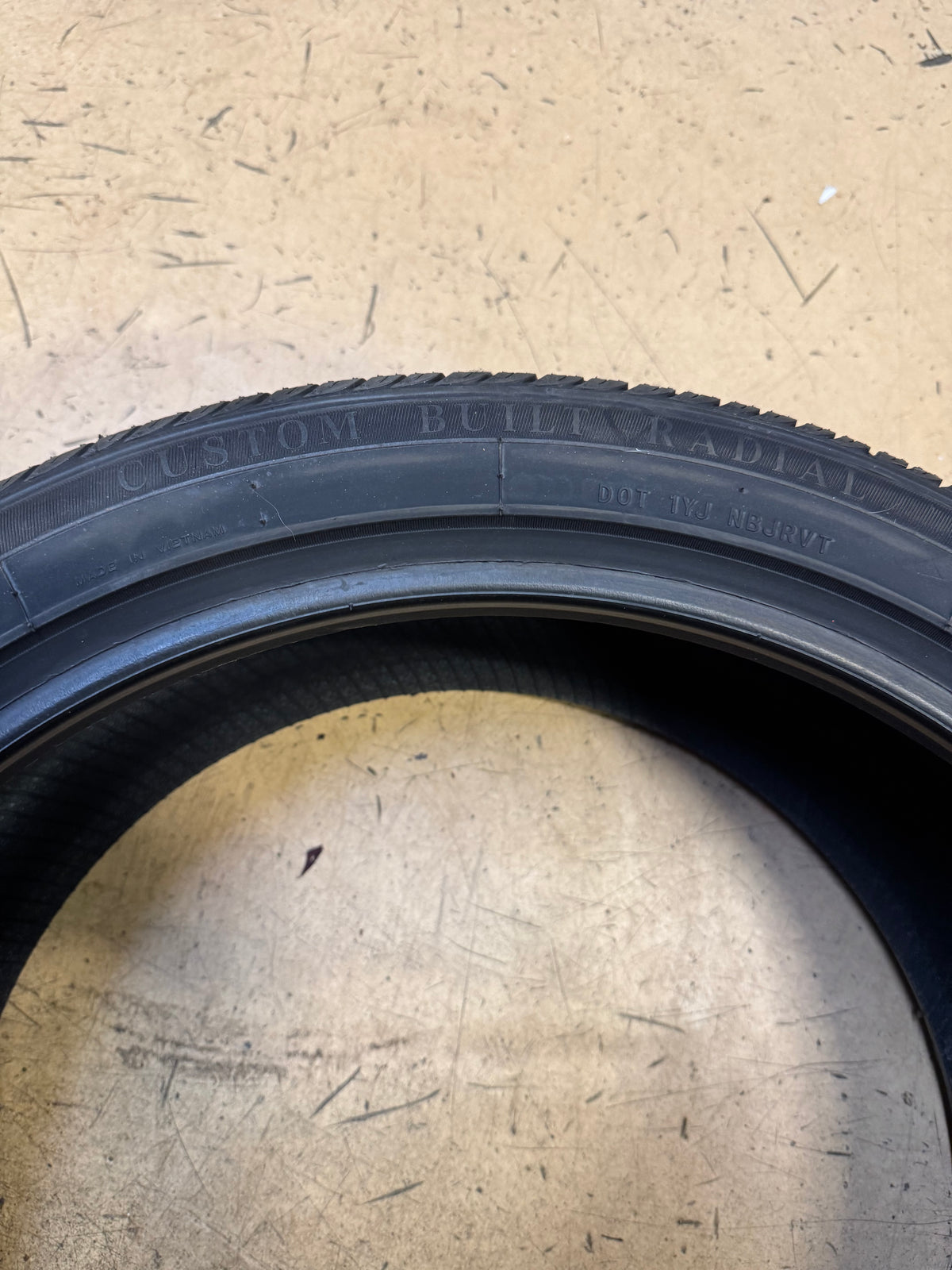 2 VOGUE CUSTOM BUILT RADIAL V WR P 245 40 20 99V XL ALL SEASON TIRE 02117065