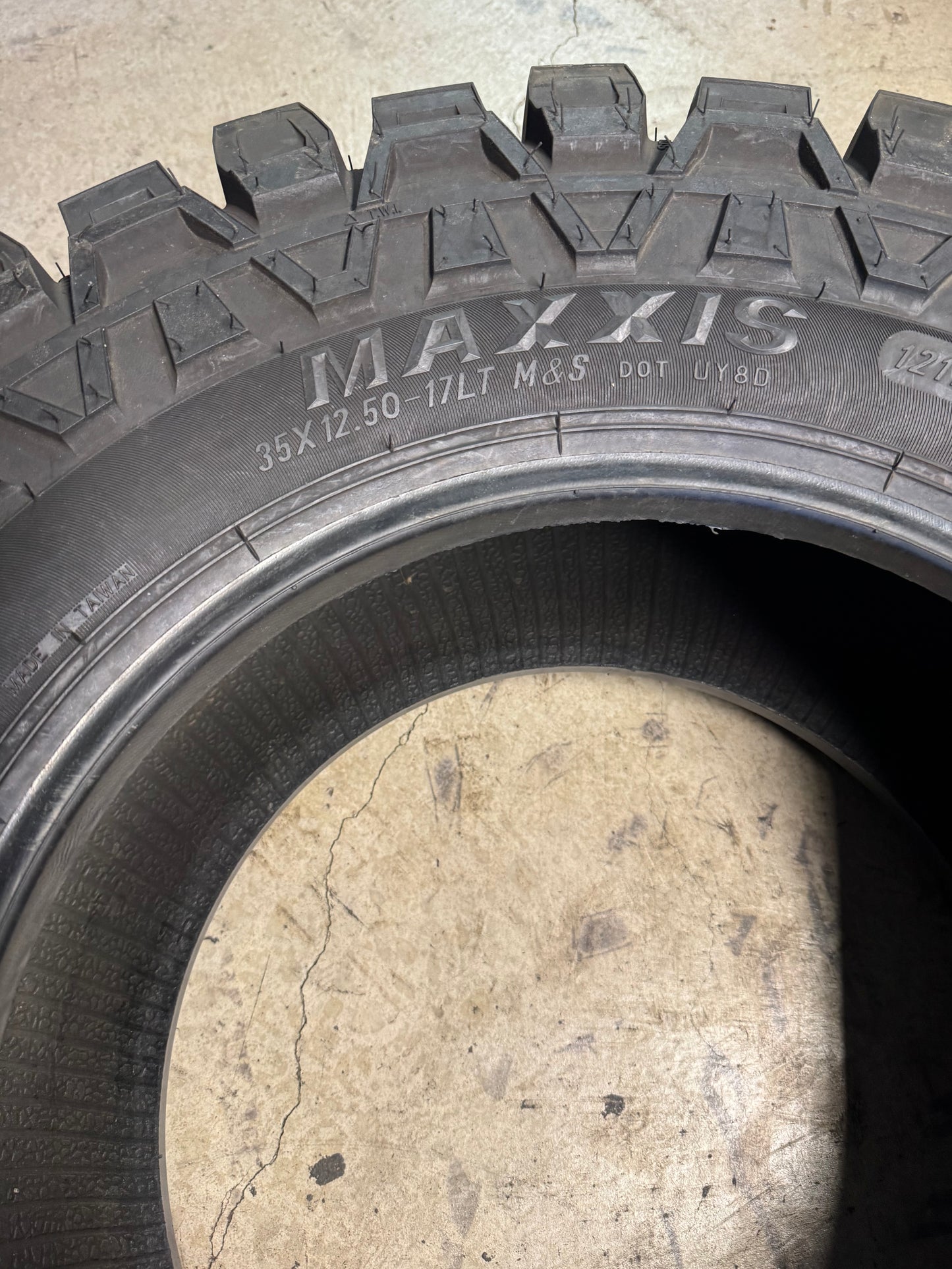 NOS MAXXIS CREEPY CRAWLER LT M8090 BSW LT 35 12.5 17 121L 10PLY MUD TERRAIN TIRE TL30007100