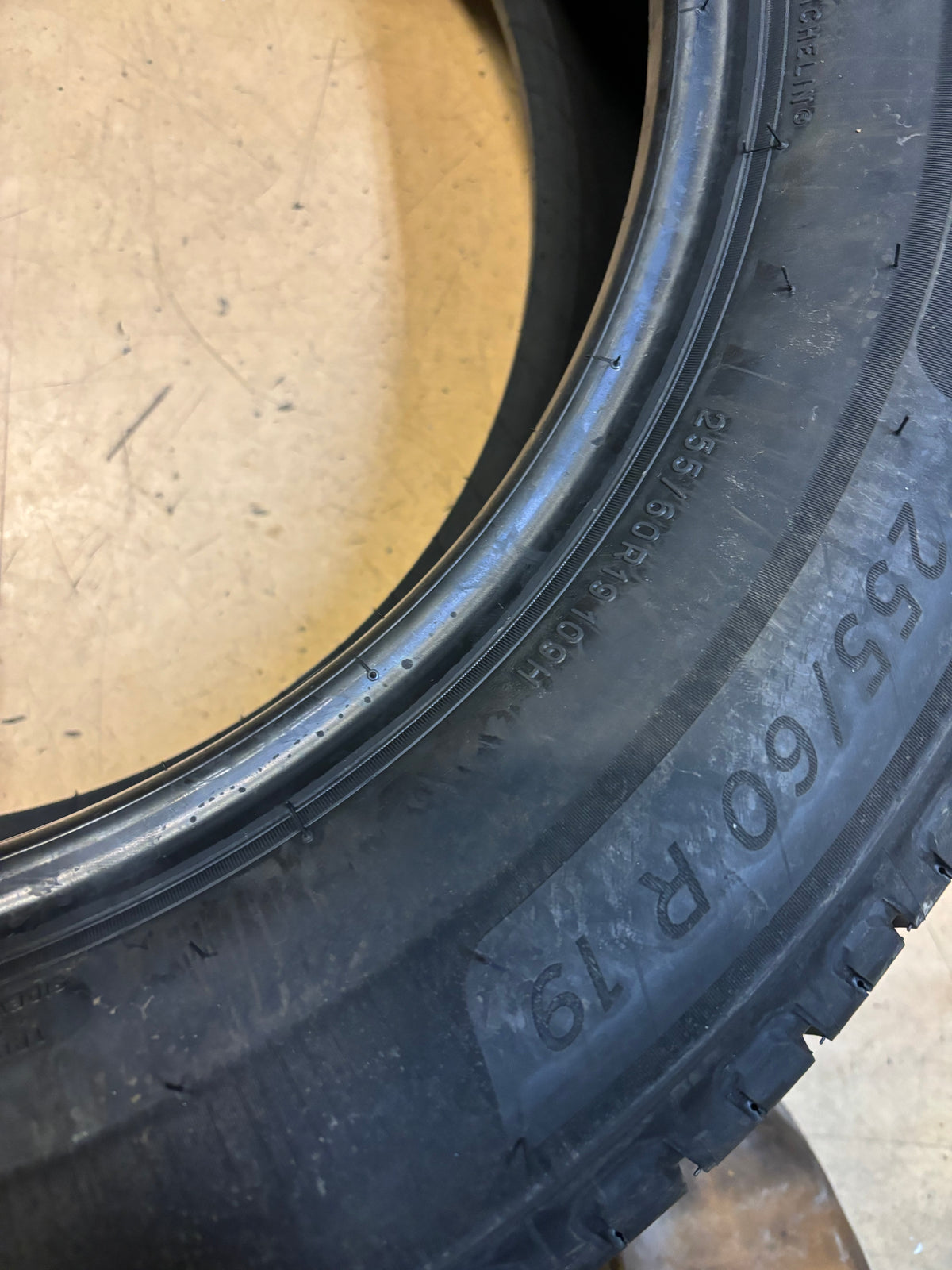 MICHELIN DEFENDER 2 P 255 60 19 109H SL ALL SEASON TIRE 52913