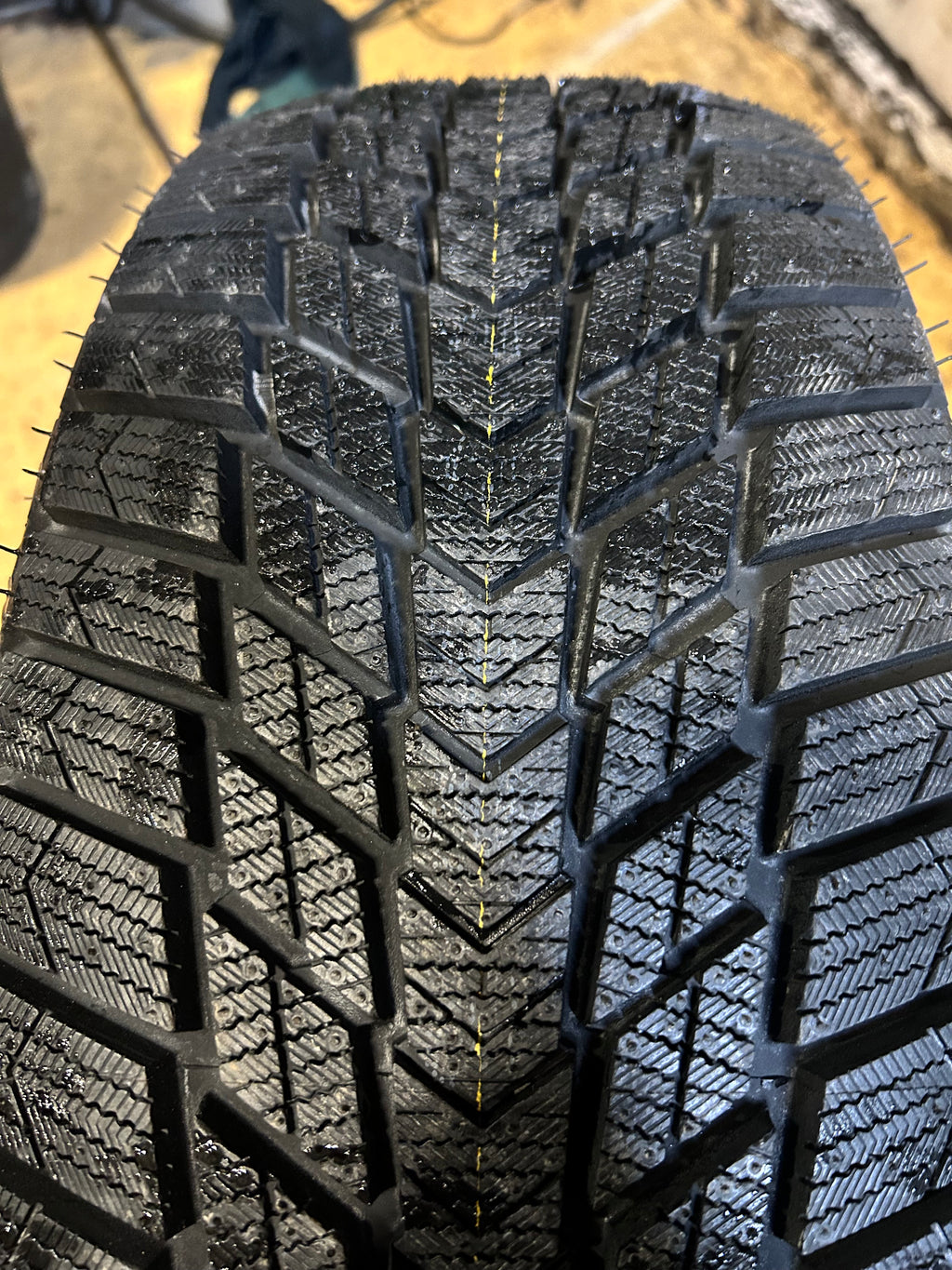 NEXEN WINGUARD ICE PLUS BSW P 215 60 16 99T XL WINTER TIRE 16142NXK