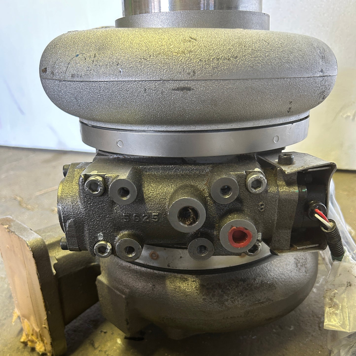 KOMATSU TURBOCHARGER PC490LC-10 EXCAVATOR R6508-12-5010 REMANUFACTURED