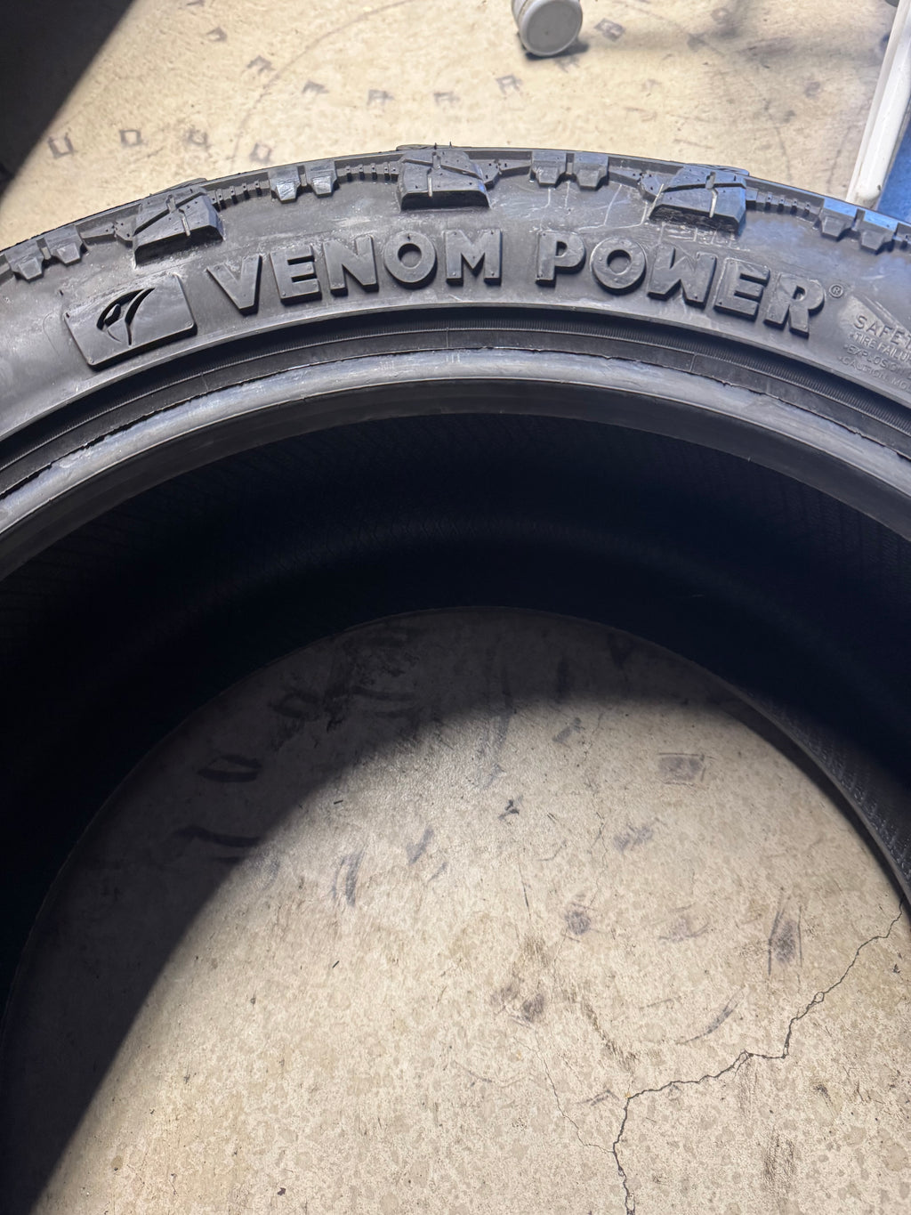 VENOM POWER TERRA HUNTER M/T BSW LT 33 13.5 22 116Q 10PLY MUD TERRAIN TIRE CVPMT22
