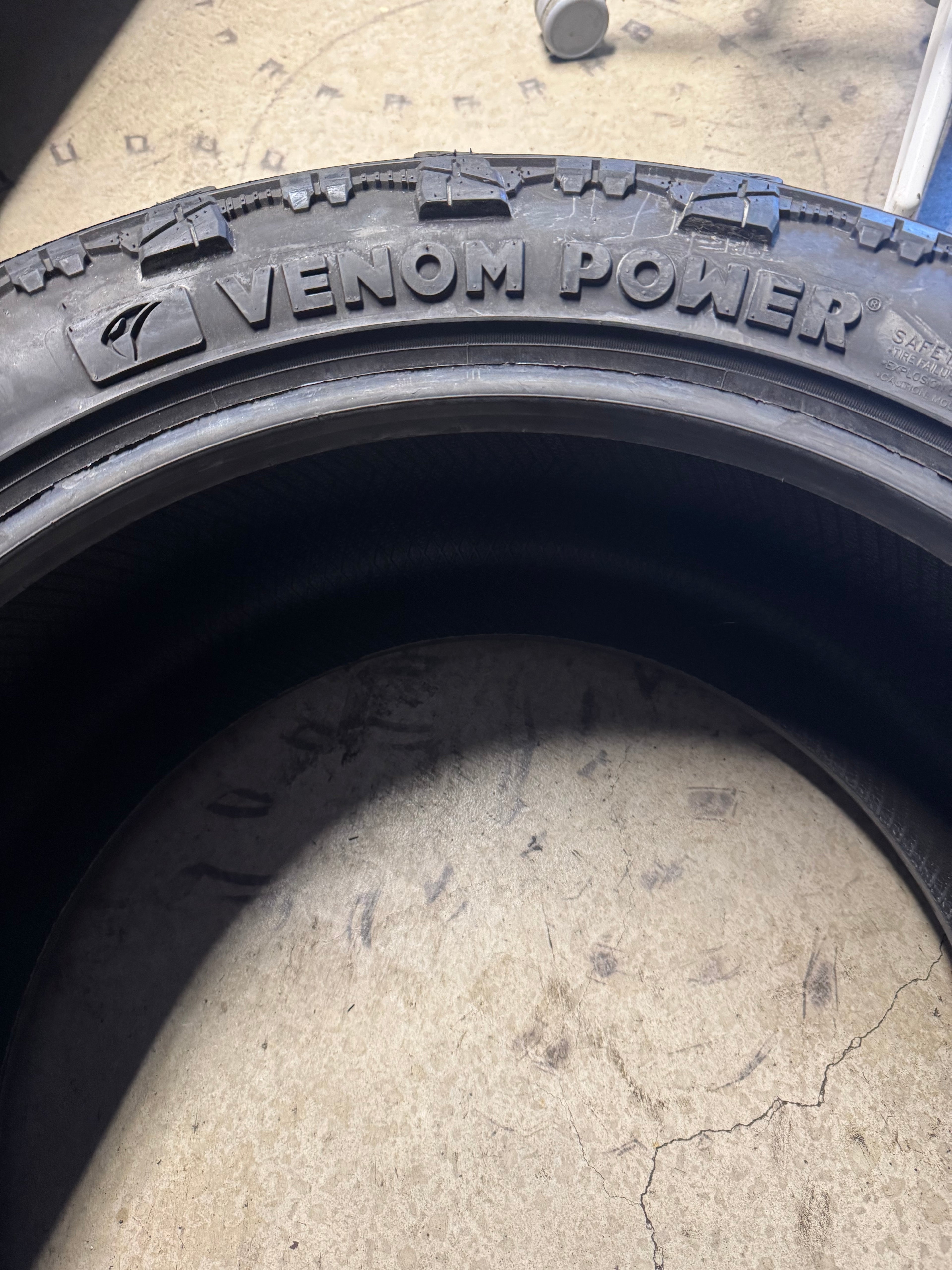 VENOM POWER TERRA HUNTER M/T BSW LT 33 13.5 22 116Q 10PLY MUD TERRAIN TIRE CVPMT22