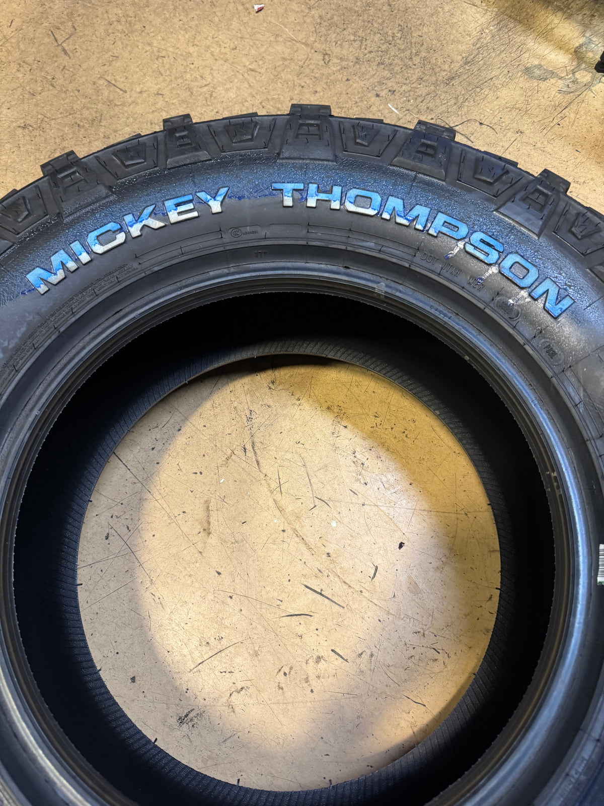 MICKEY THOMPSON BAJA LEGEND MTZ RWL LT 265 70 17 121/118Q 10PLY MUD TERRAIN TIRE 331121011