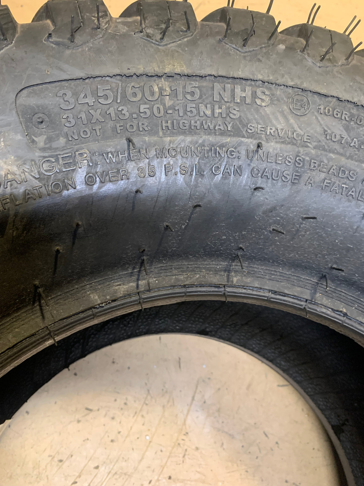 NOS CARLISLE MULTI TRAC C/S BSW AT 31 13.5 15 98B 4PLY ATV/UTV TIRE 560362