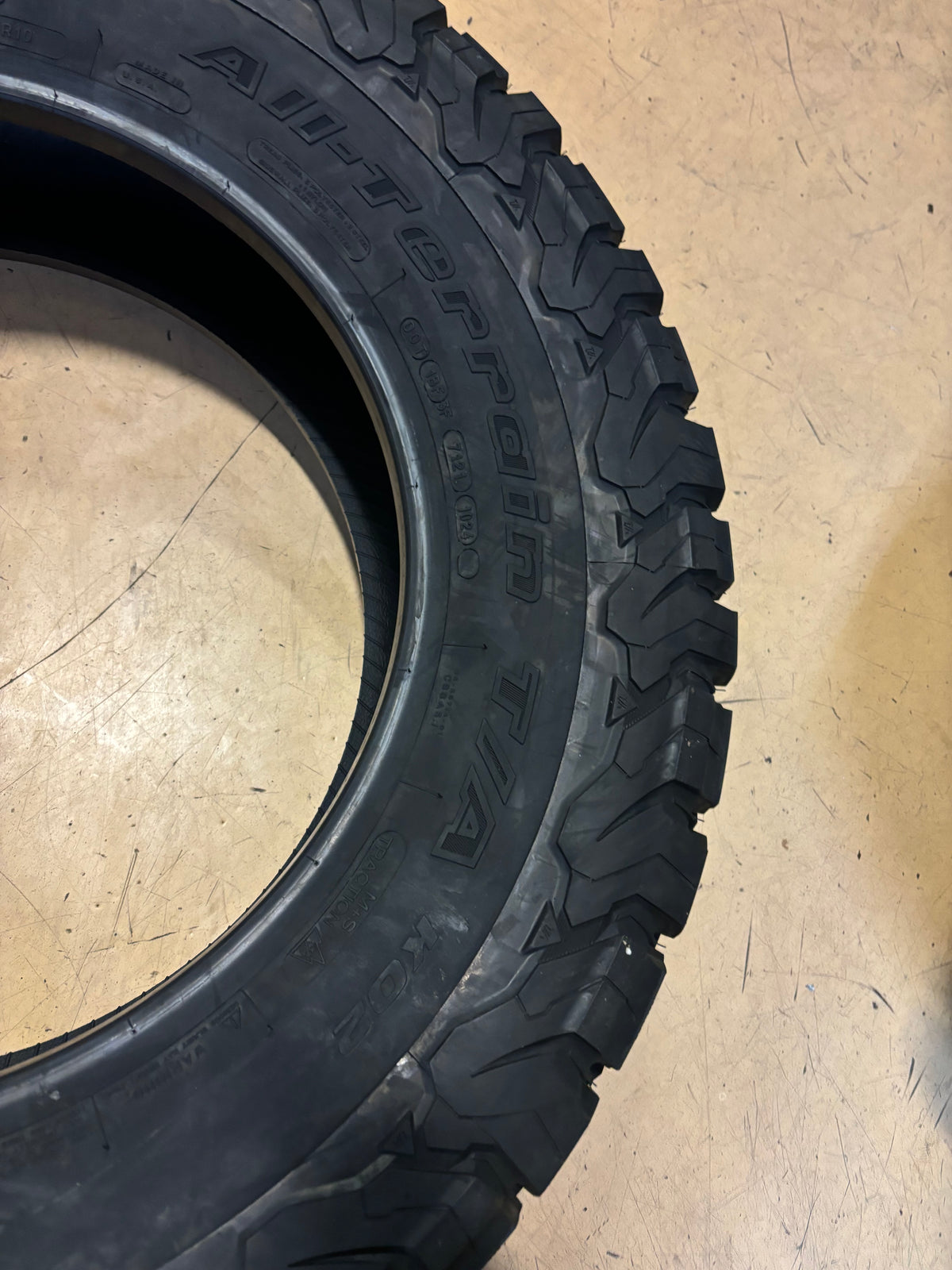 BFGOODRICH ALL TERRAIN T/A KO2 BSW LT 285 65 20 127/124S LRE 10PLY TIRE 02279