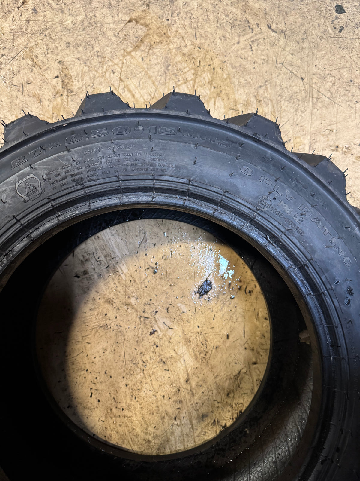 GALAXY XD2010 118A2 BSW  27 8.5 15 8PLY INDUSTRIAL TIRE 11114233