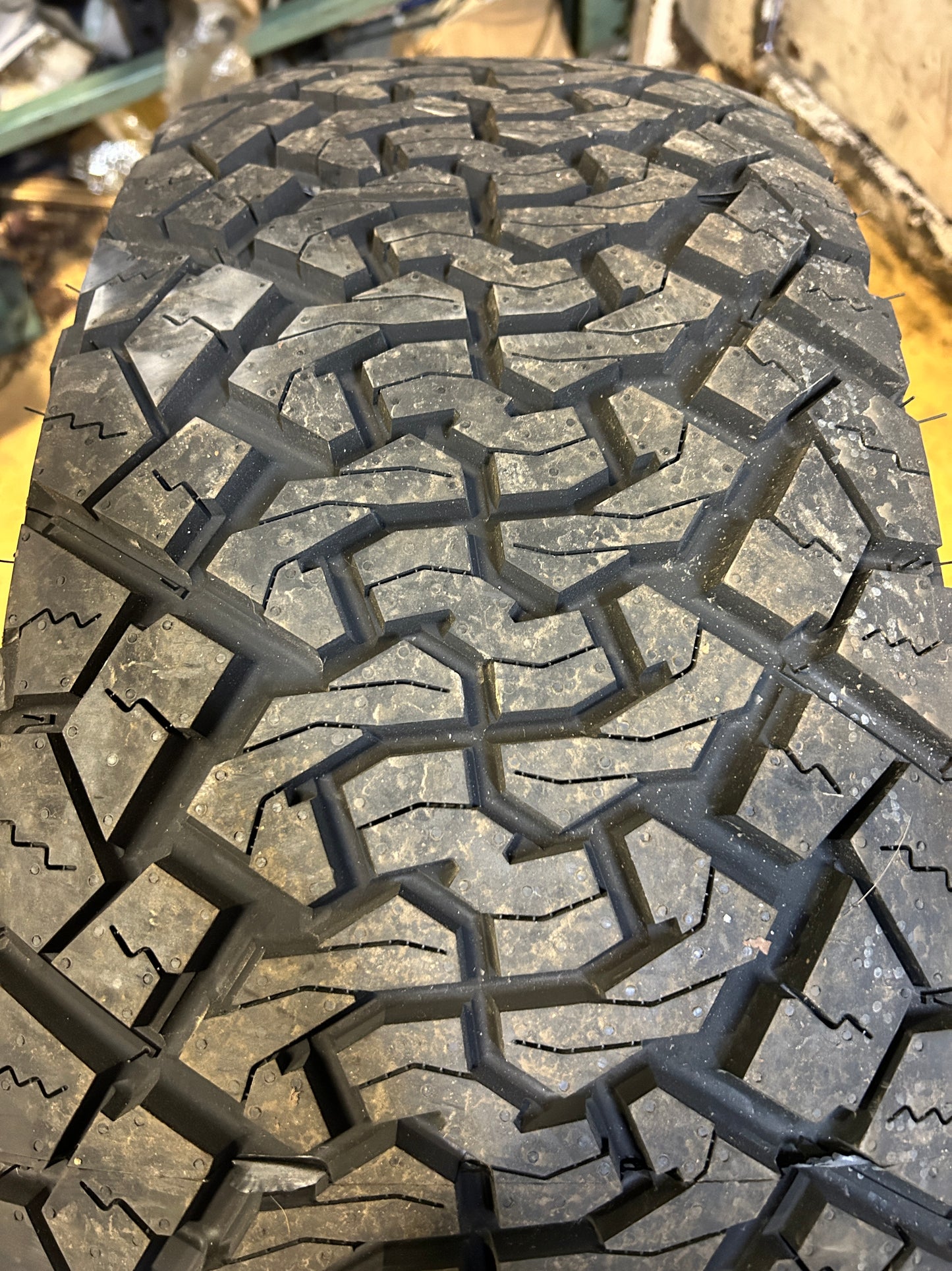 VENOM POWER TERRA HUNTER X/T2 RWL P 275 60 20 115T RUGGED TIRE VPXT213R