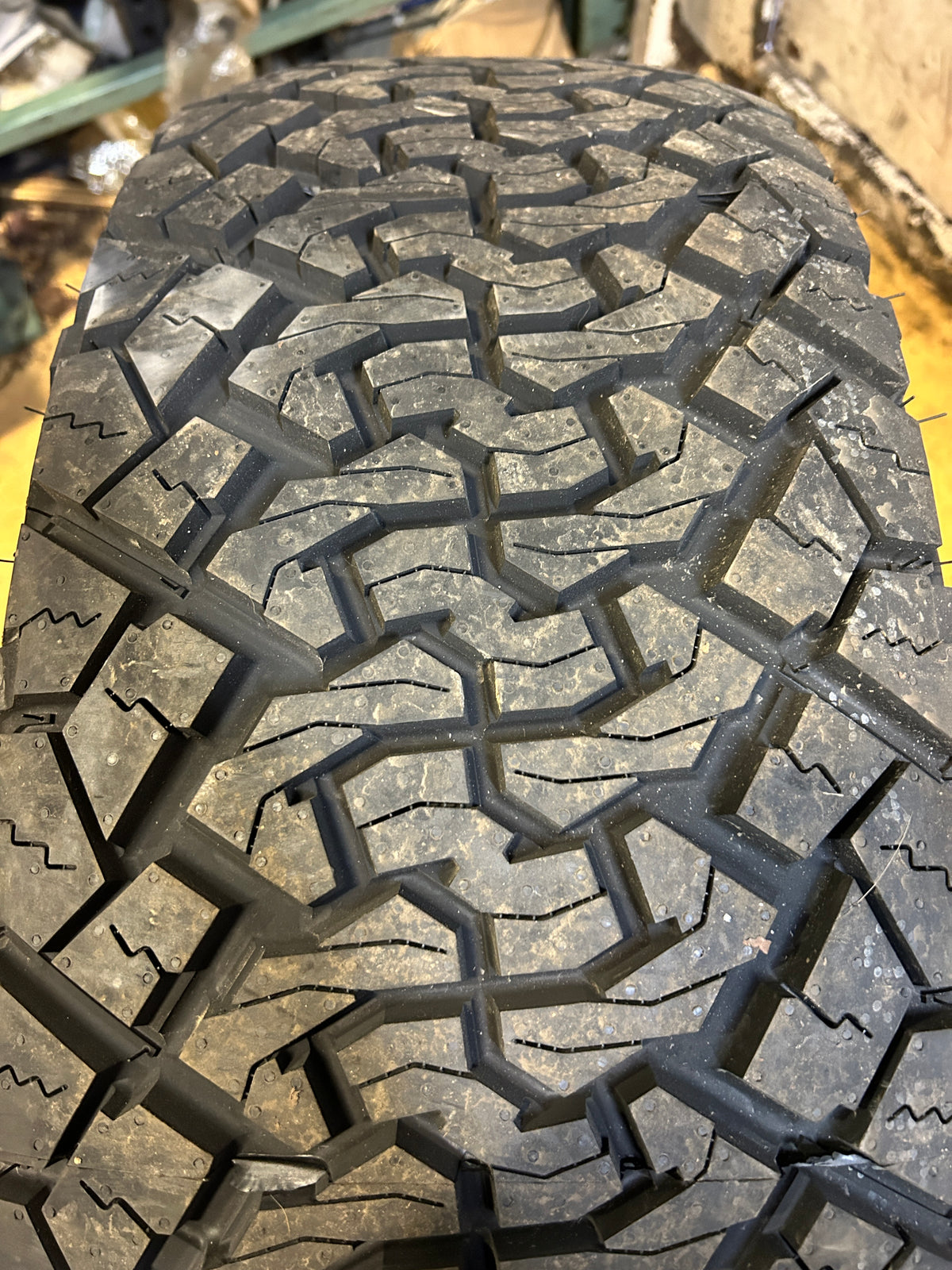 VENOM POWER TERRA HUNTER X/T2 RWL P 275 60 20 115T RUGGED TIRE VPXT213R