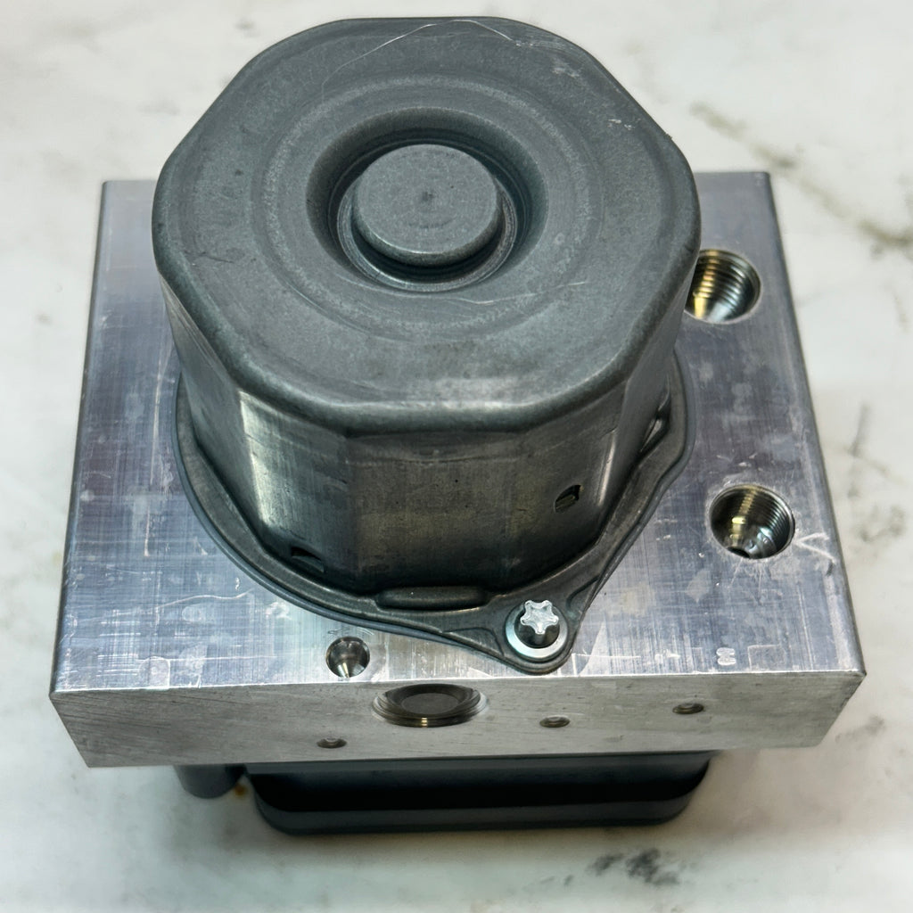 USED GENUINE PORSCHE HYDRAULIC UNIT 16-25 PORSCHE 99135595544