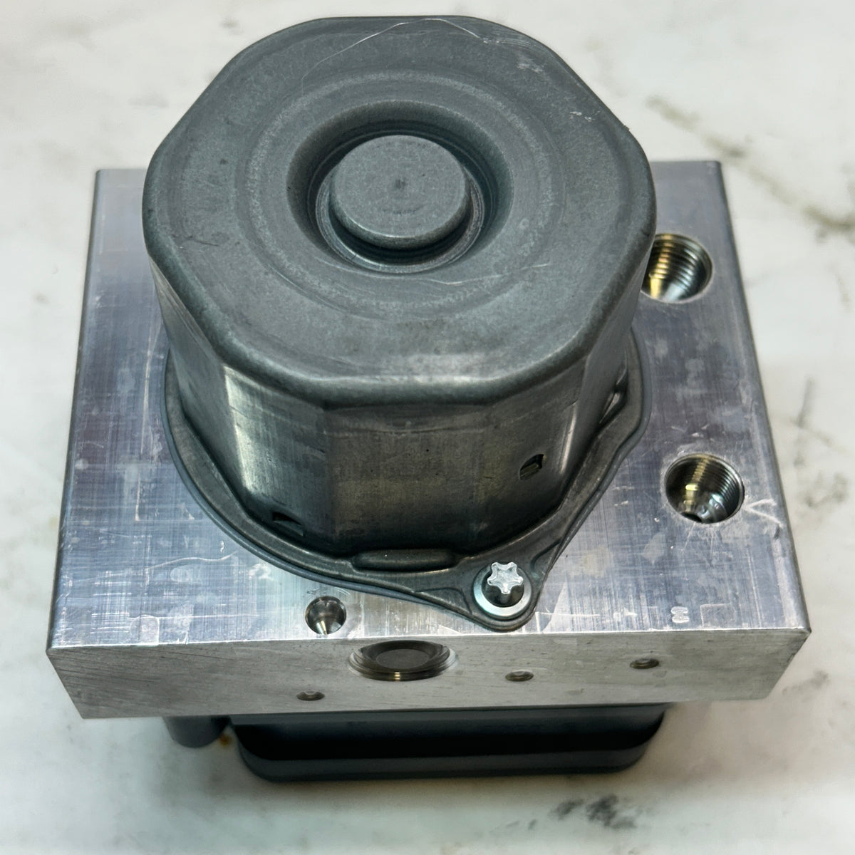 USED GENUINE PORSCHE HYDRAULIC UNIT 16-25 PORSCHE 99135595544