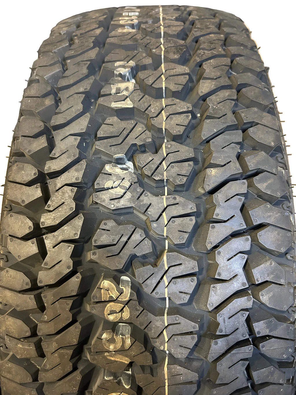 KUMHO ROAD VENTURE AT51 BSW LT 265 70 17 121/118R 10PLY ALL TERRAIN TIRE 2177723