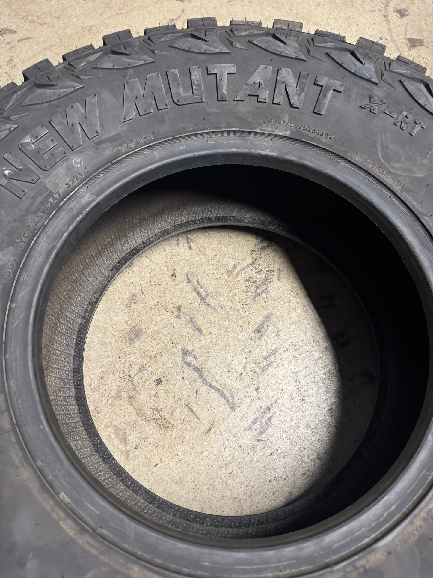 NOS PREDATOR  NEW MUTANT X-RT BSW LT 33 12.5 17 120Q 10PLY RUGGED TERRAIN TIRE PRXRT05