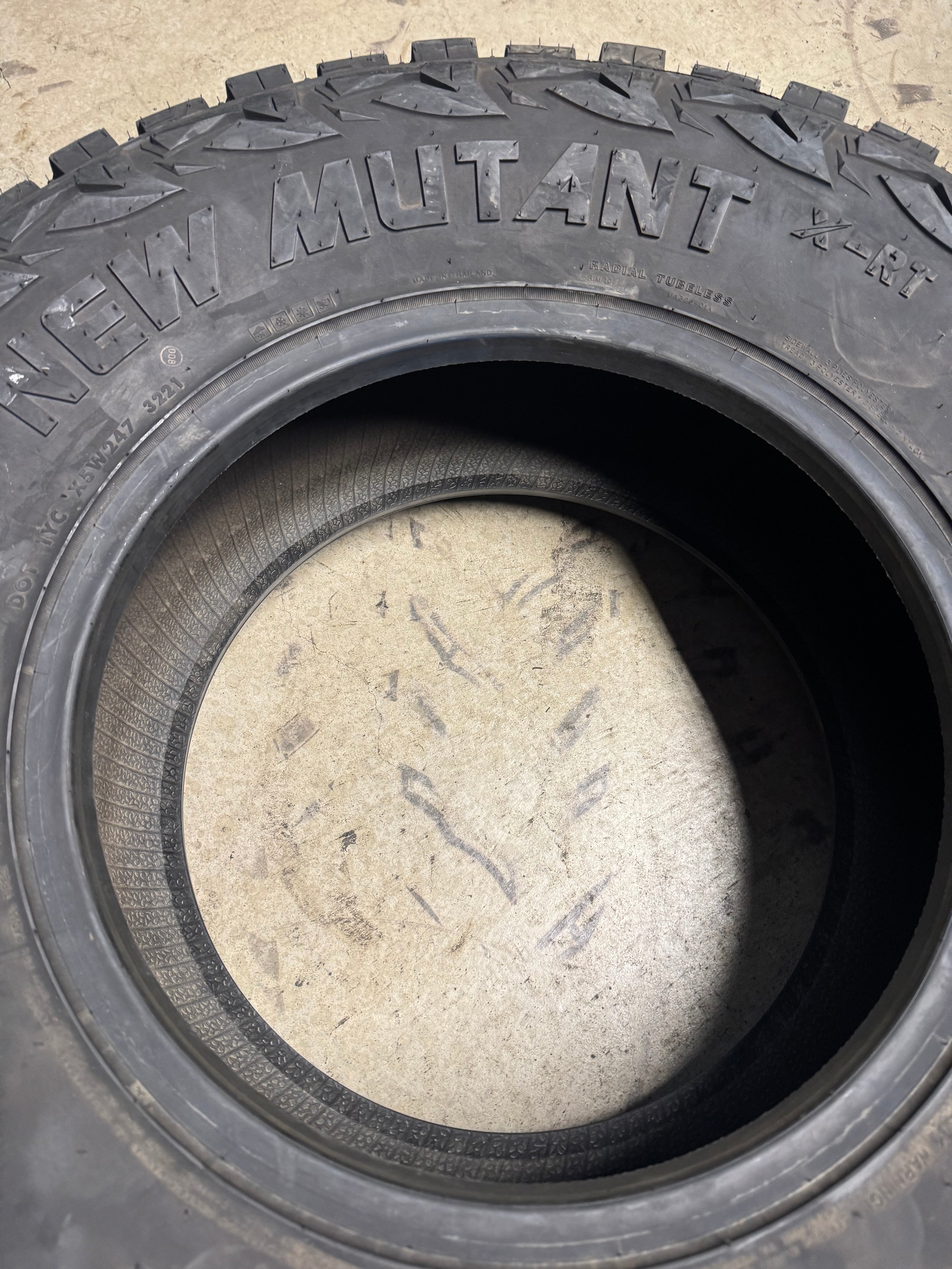 NOS PREDATOR  NEW MUTANT X-RT BSW LT 33 12.5 17 120Q 10PLY RUGGED TERRAIN TIRE PRXRT05