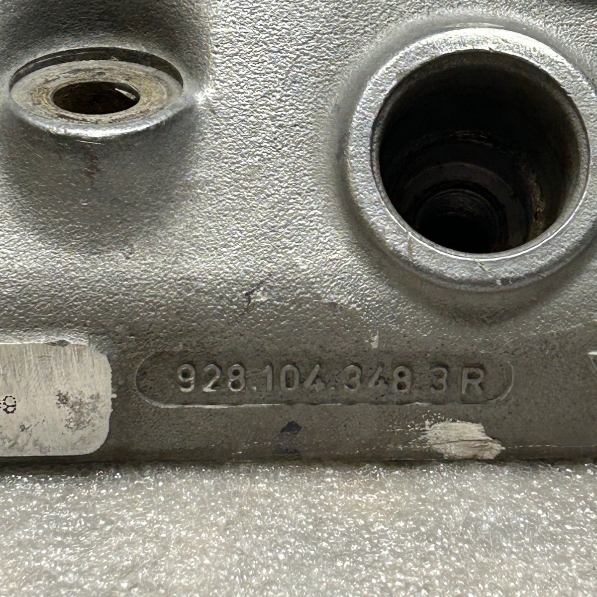 PORSCHE 928 S2 4.7L V8 CYLINDER HEAD MISSING PARTS 9281043483R