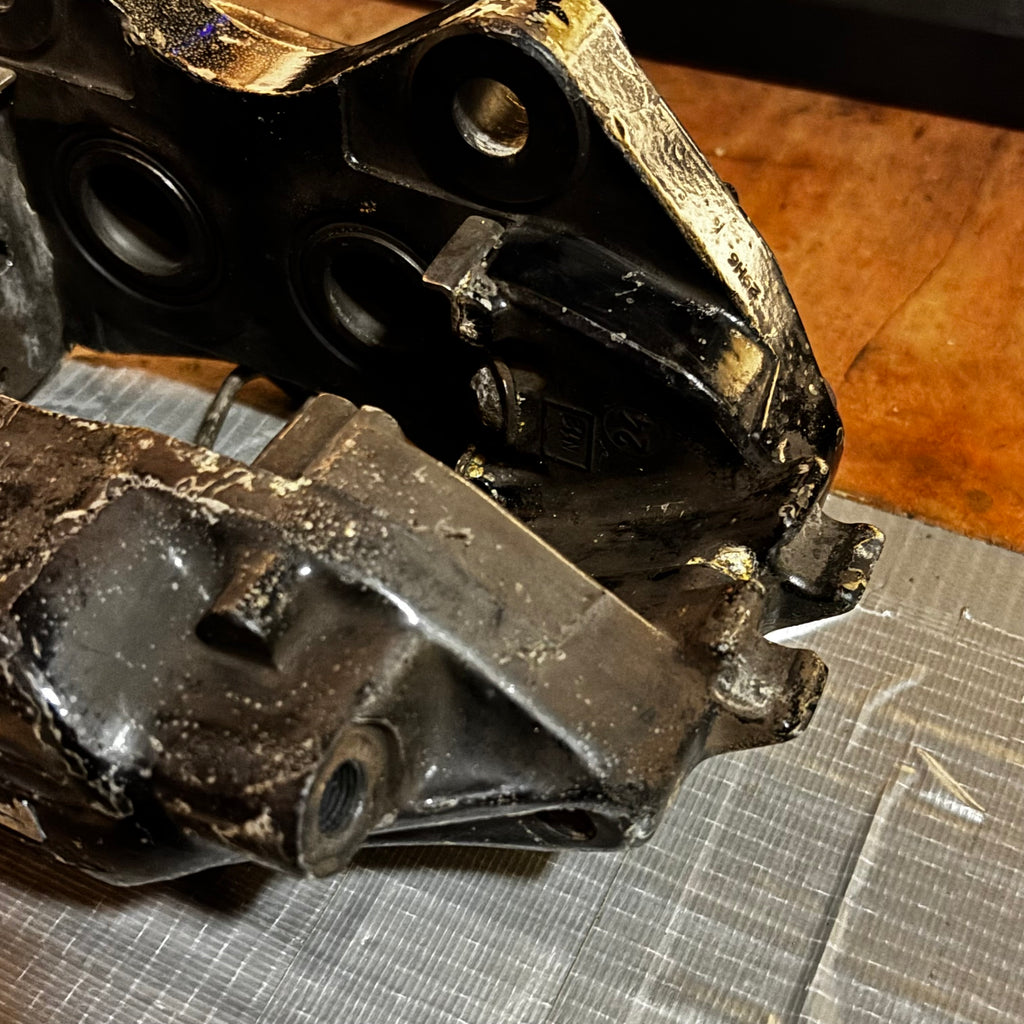 USED GENUINE PORSCHE 944 BREMBO BRAKE CALIPERS 20 4672 00 / 20 4558 00