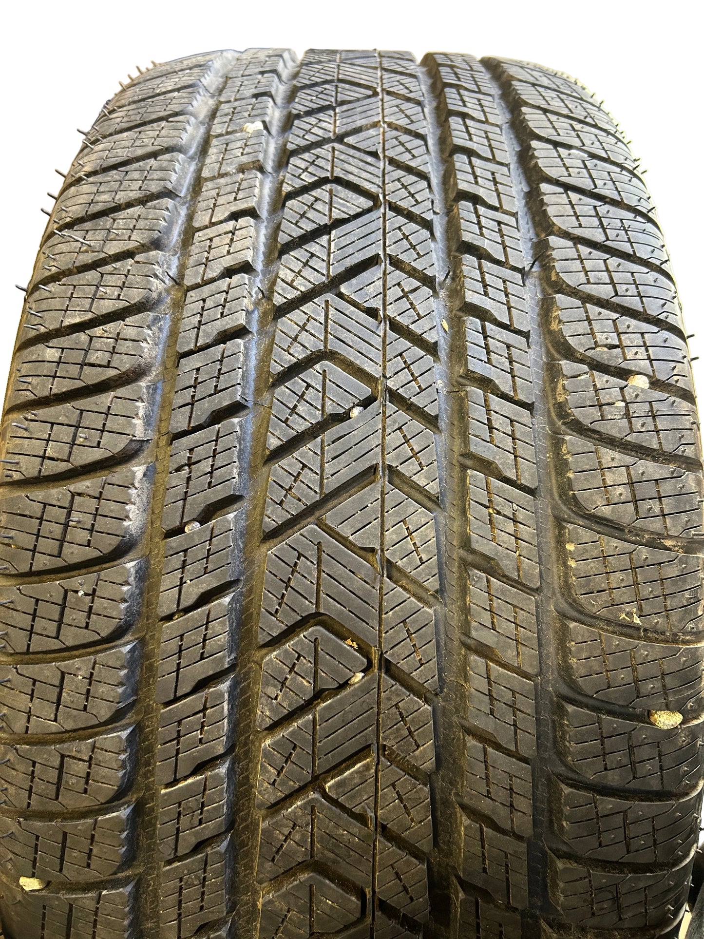 USED 9/32" PIRELLI SCORPION WINTER BSW P 285 40 20 108V XL WINTER TIRE 2378300