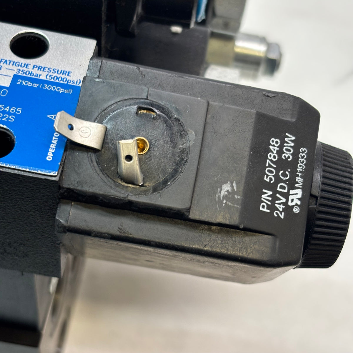 DAMAN HYDRAULIC SOLENOID VALVE ASSEMBLY WITH MANIFOLD DD03P042S