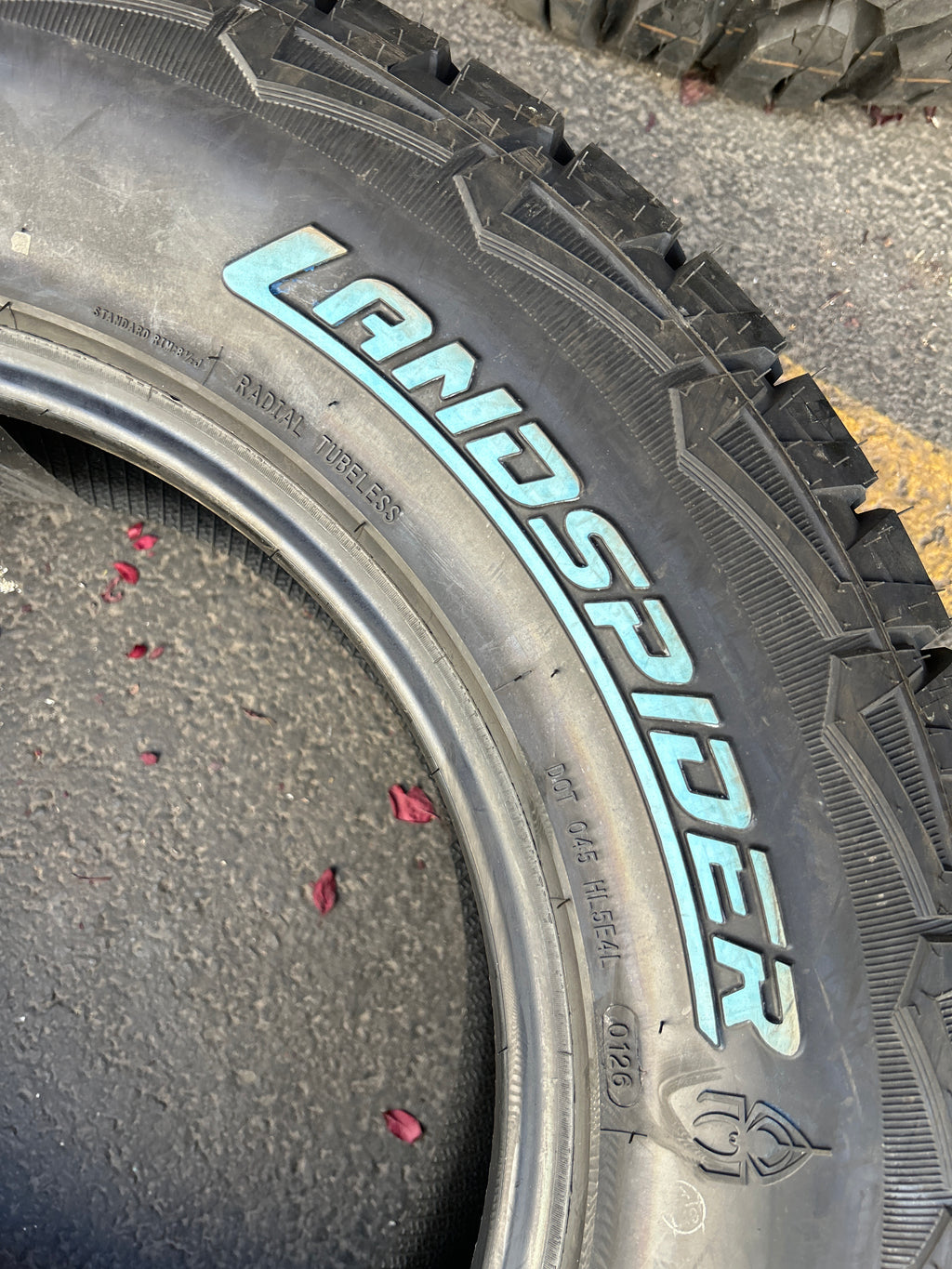 LANDSPIDER WILDTRAXX A/T OWL LT 285/65R18 125/122S ALL TERRAIN TIRE DAT035