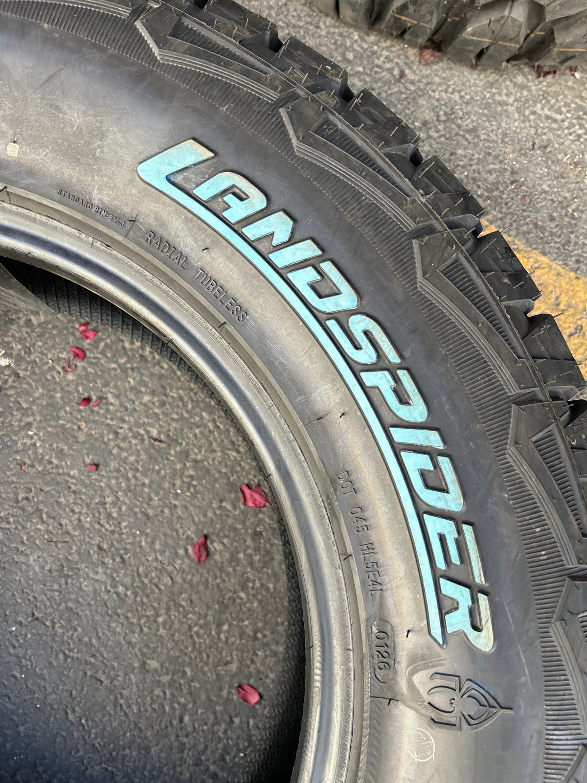 LANDSPIDER WILDTRAXX A/T OWL LT 285/65R18 125/122S ALL TERRAIN TIRE DAT035