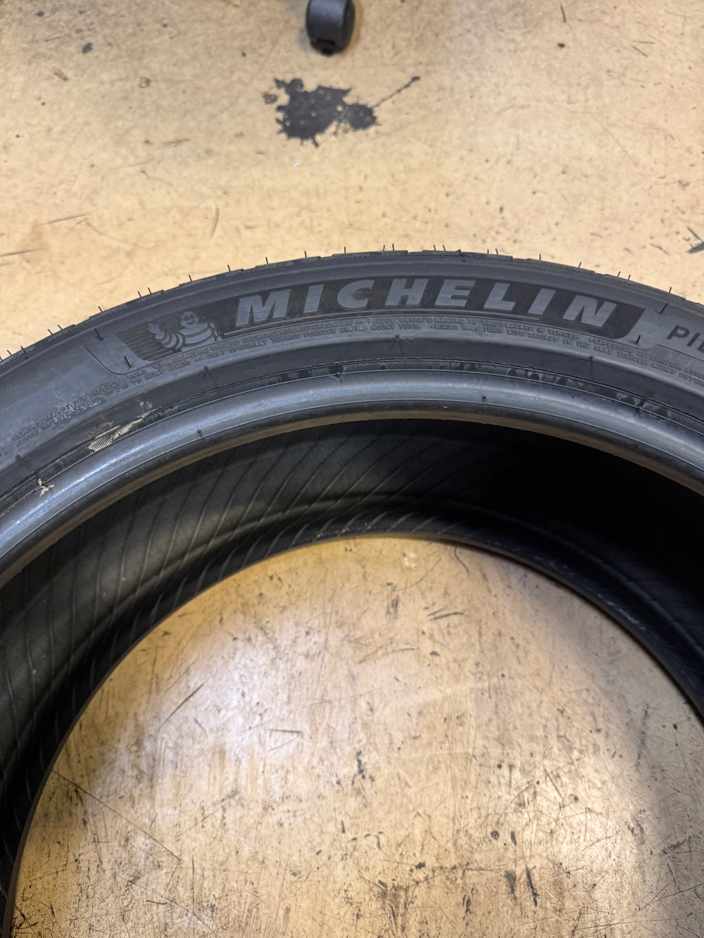 NOS MICHELIN PILOT ALPIN 5 (MO1) BSW P 265 40 20 104W XL WINTER TIRE 38015