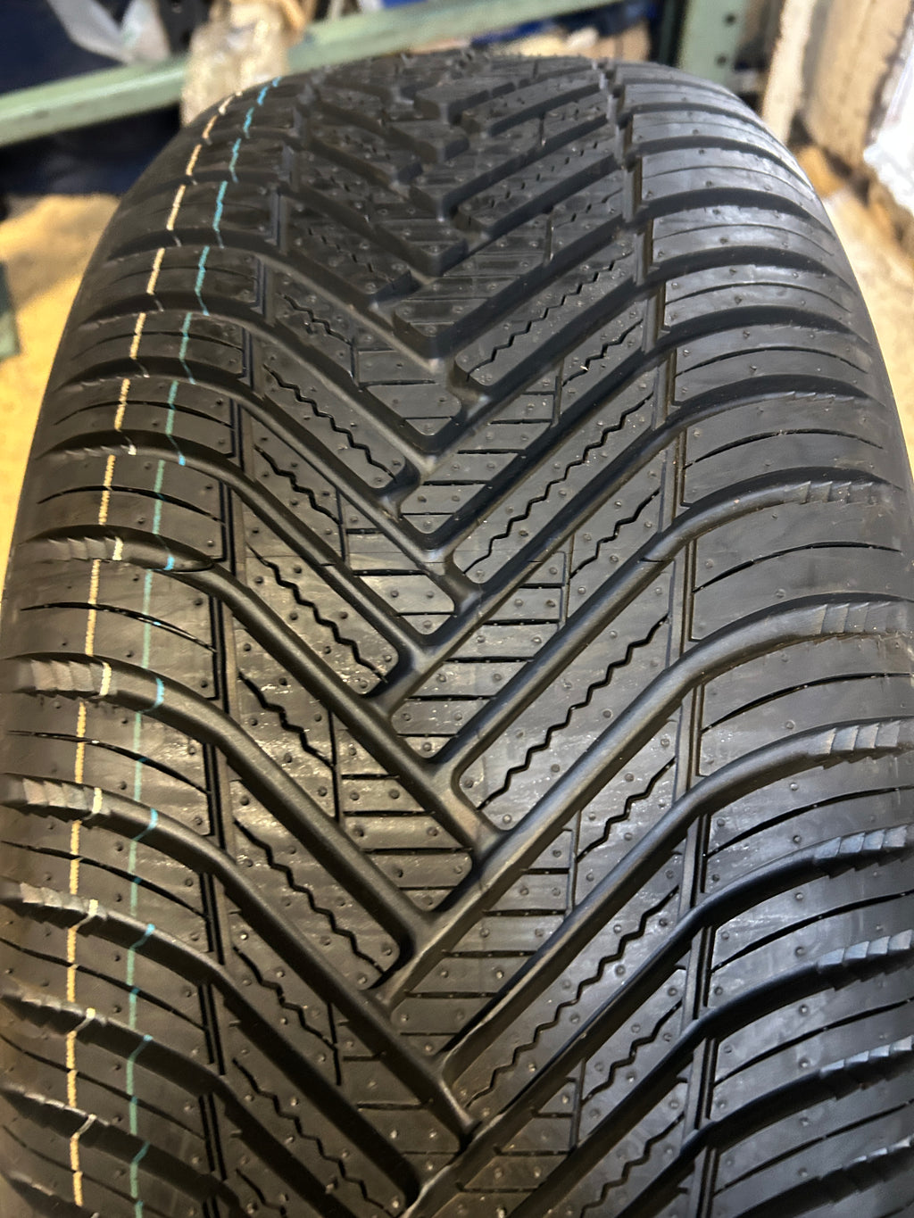 NOS HANKOOK KINERGY 4S2 BSW P 225 50 18 95W ALL SEASON TIRE 1027011