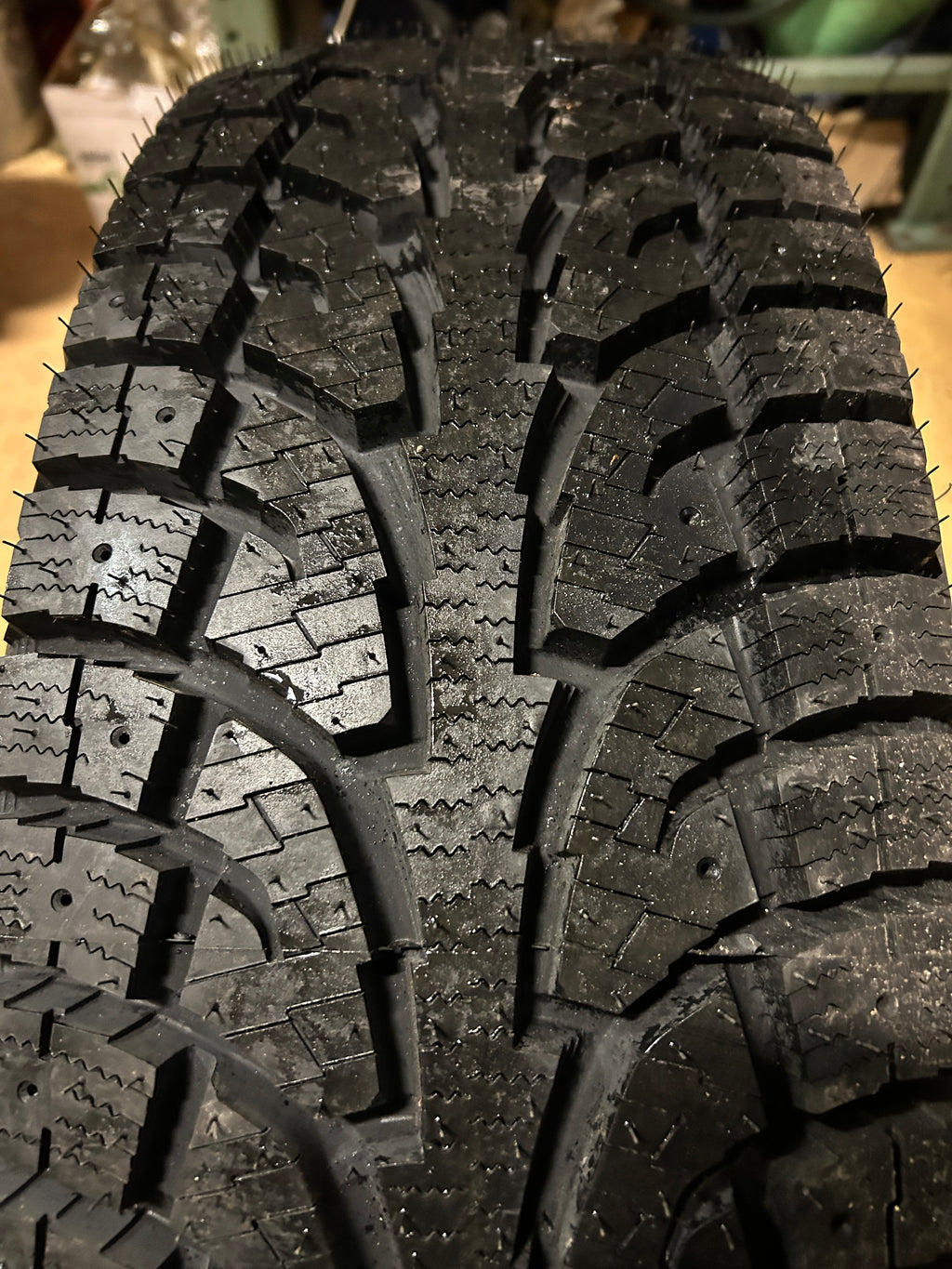 HANKOOK IPIKE RW11 BSW LT 265 70 18 124/121R 10PLY WINTER TIRE 2021295