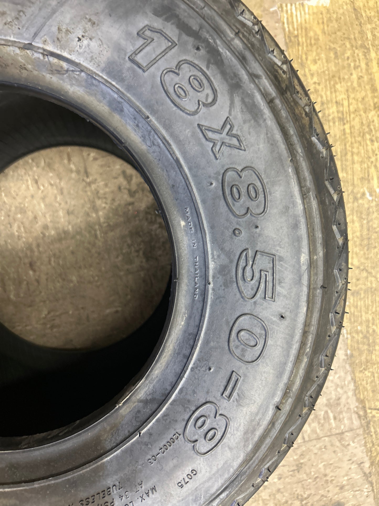WOLF PACK CANIS II BSW 18 8.5 8 LAWN TIRE WPC3023