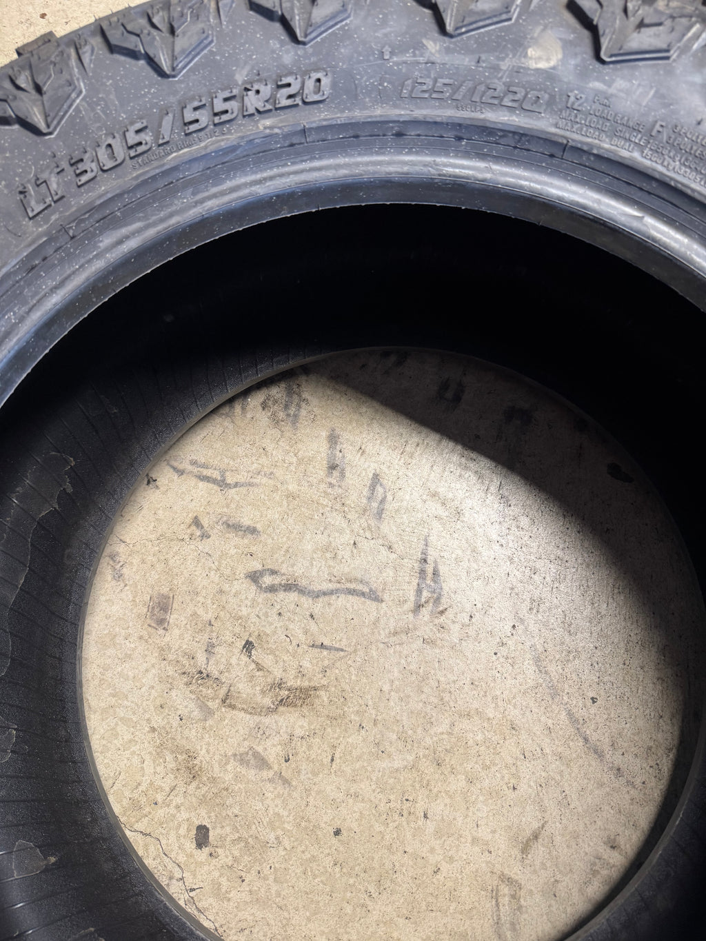 RADAR RENEGADE R/T BSW LT 305 55 20 125/122Q 12PLY RUGGED TERRAIN TIRE RASYTH0127