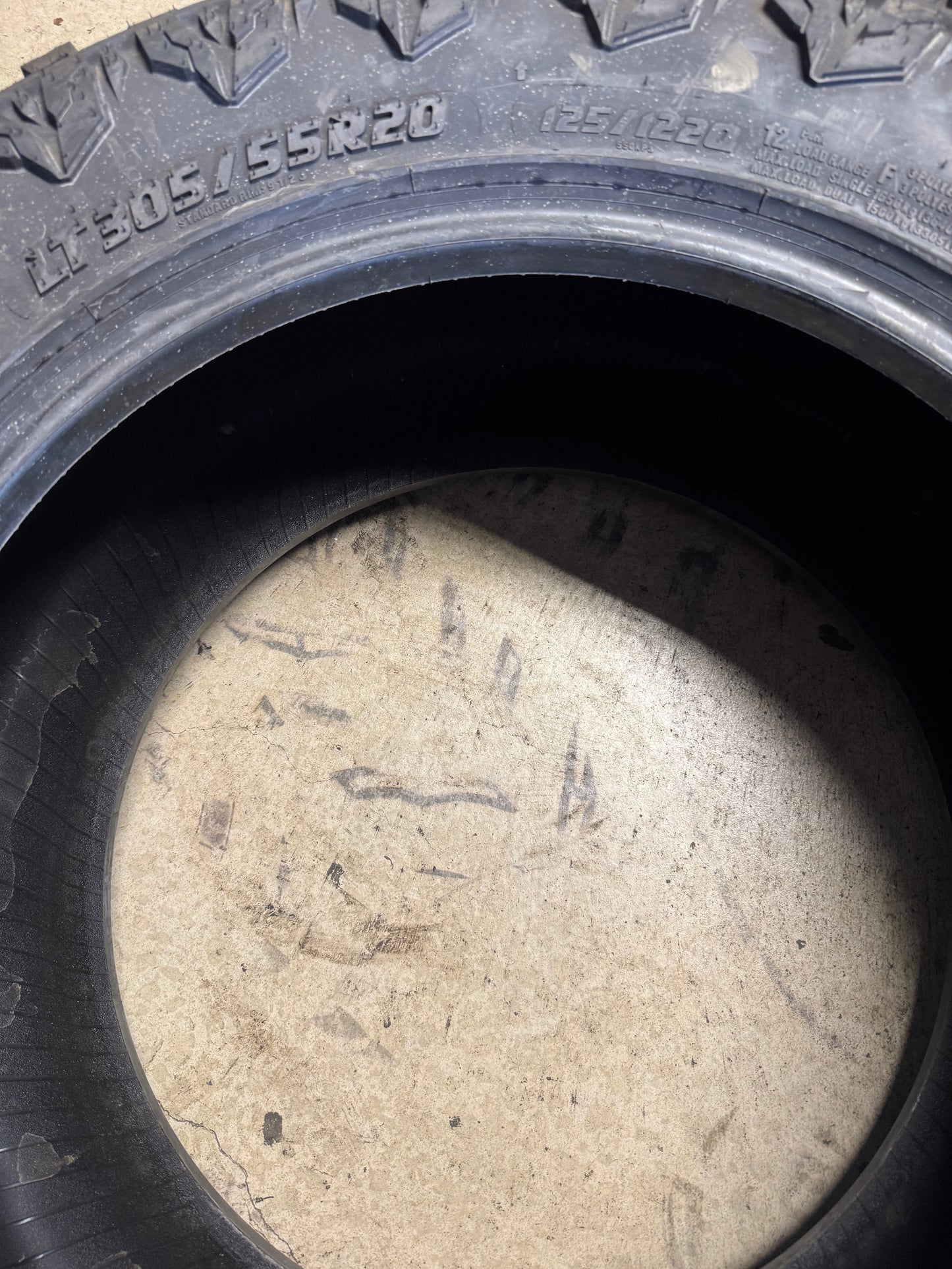 RADAR RENEGADE R/T BSW LT 305 55 20 125/122Q 12PLY RUGGED TERRAIN TIRE RASYTH0127