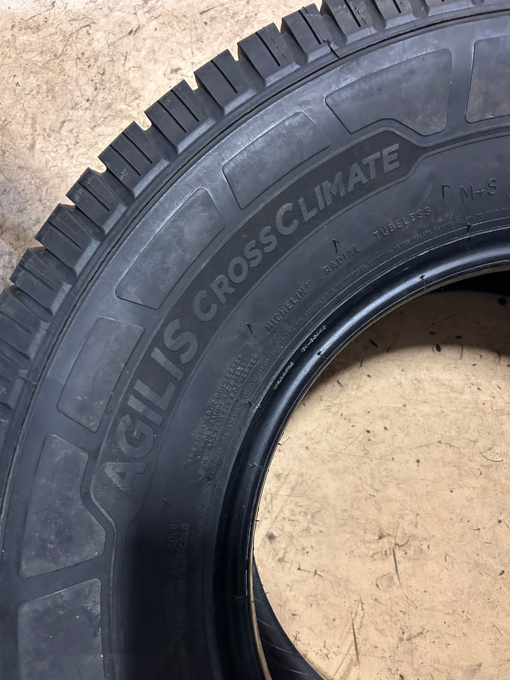 MICHELIN AGILIS CROSSCLIMATE BSW LT 265 75 16 123/120R 10PLY ALL SEASON TIRE 10257